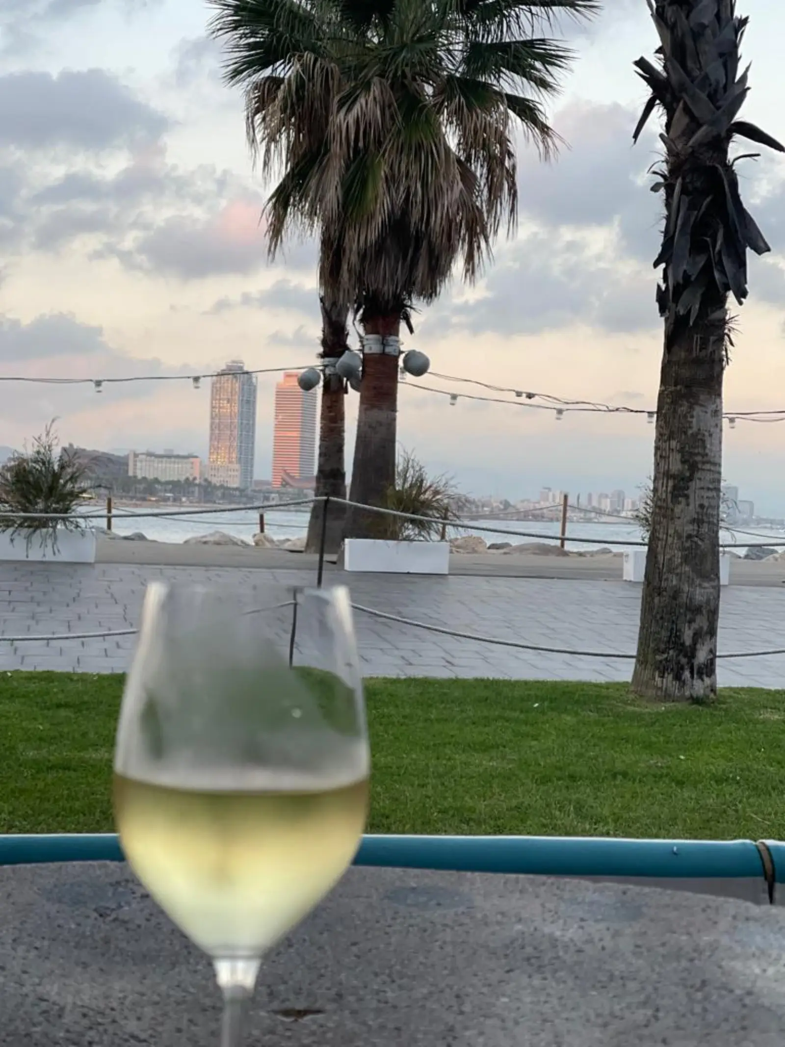 Restaurant Julieta’s, Barcelona: beach terrace