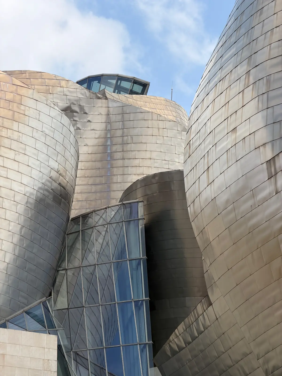 The titanium curves of the Guggenheim