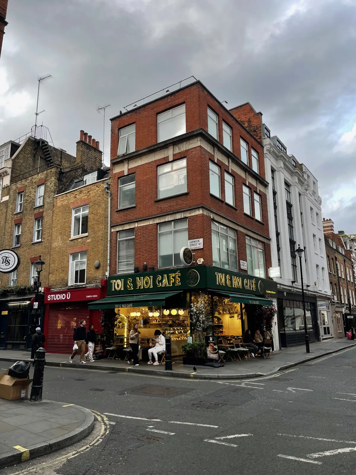 Corner pub in Soho