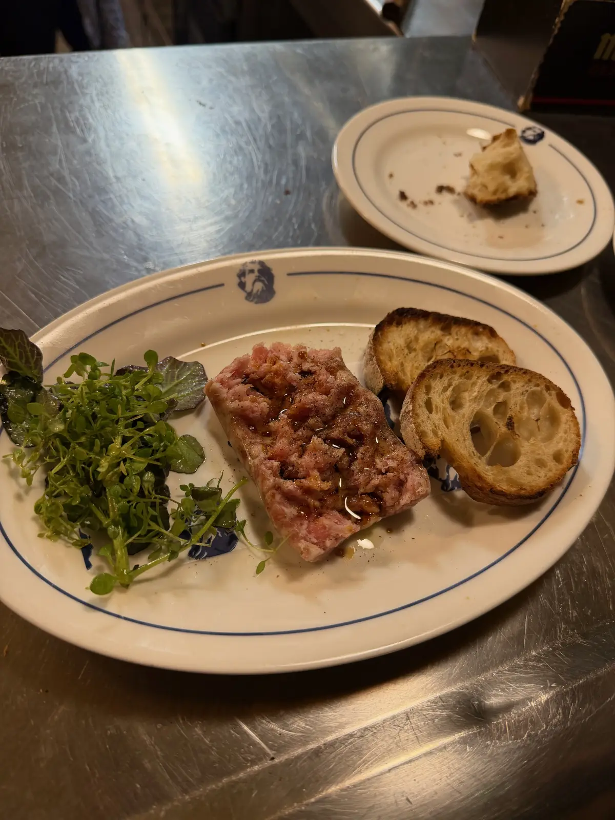 Beef tartare with toast at Ultramarinos Marín