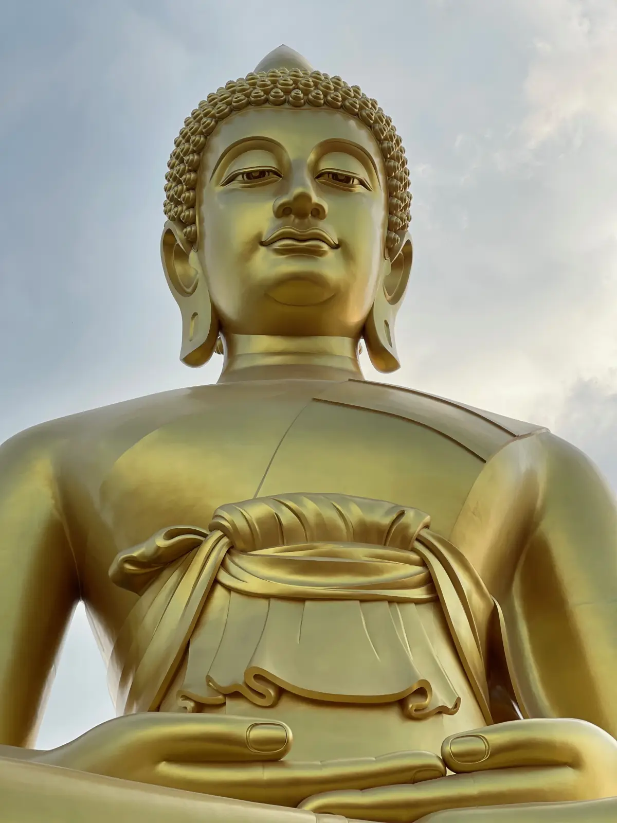 Golden Buddha & Wat Paknam in Bangkok